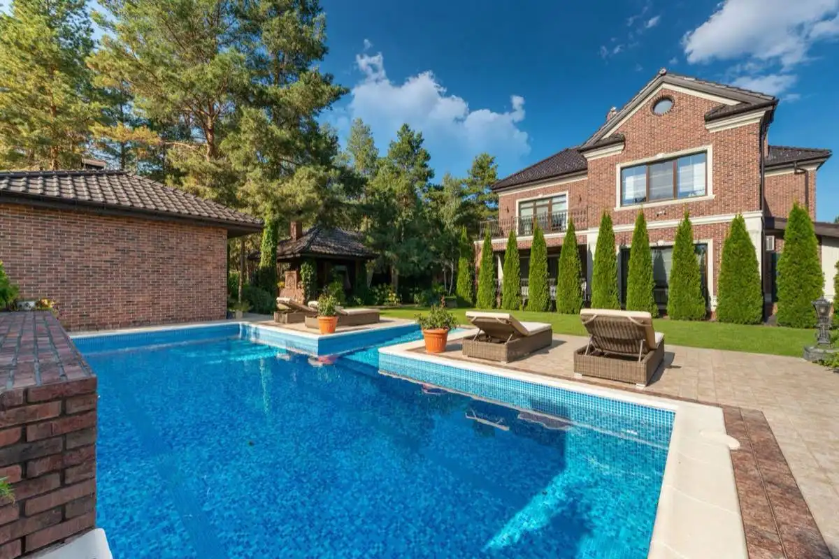 Weekly Pool Cleaning & Maintenance in Albuquerque, NM